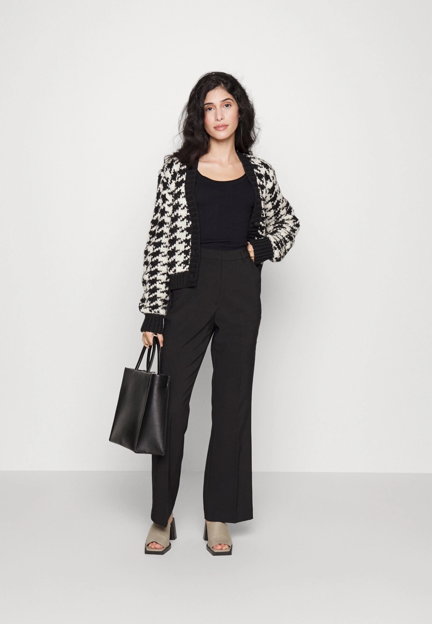 Button Detail - Jersey De Punto - Black - Imagen 2