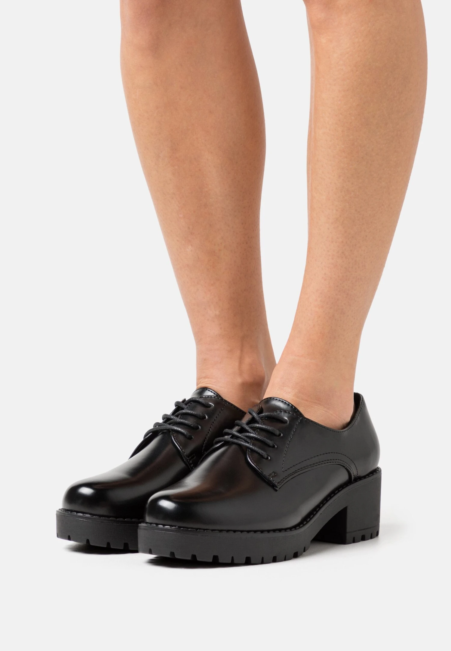 Zapatos De Sal贸n Con Cordones - Black