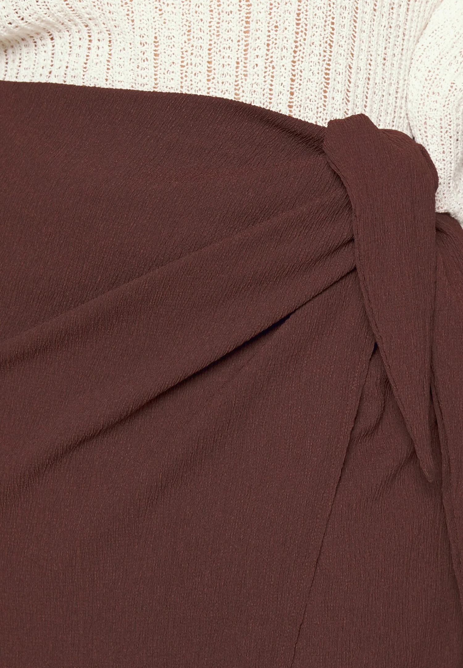 Curvy Textured Sarong Midi Skirt - Falda Cruzada - Brown - Imagen 6