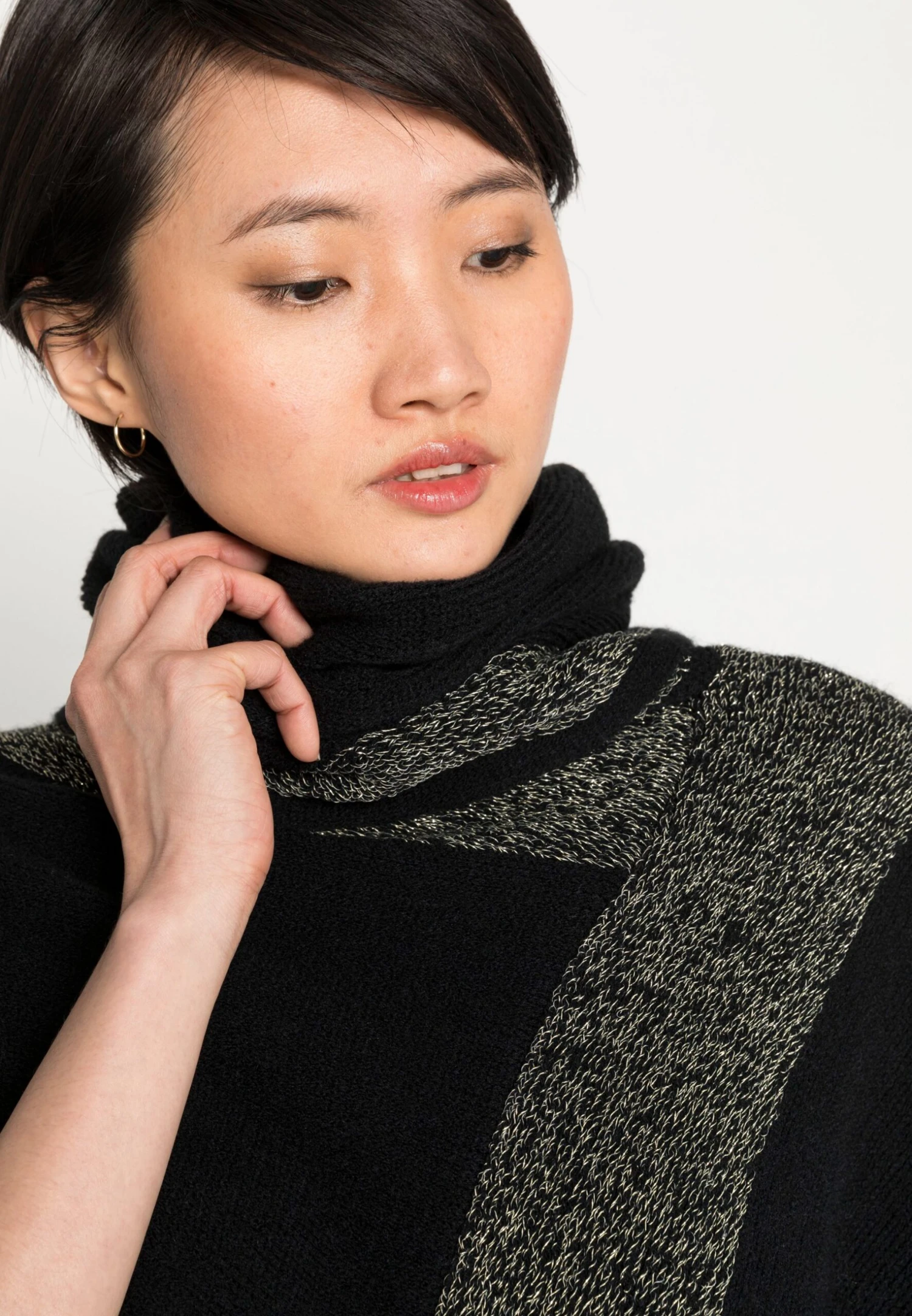 Anna Field Poncho - Black / Gold - Imagen 5