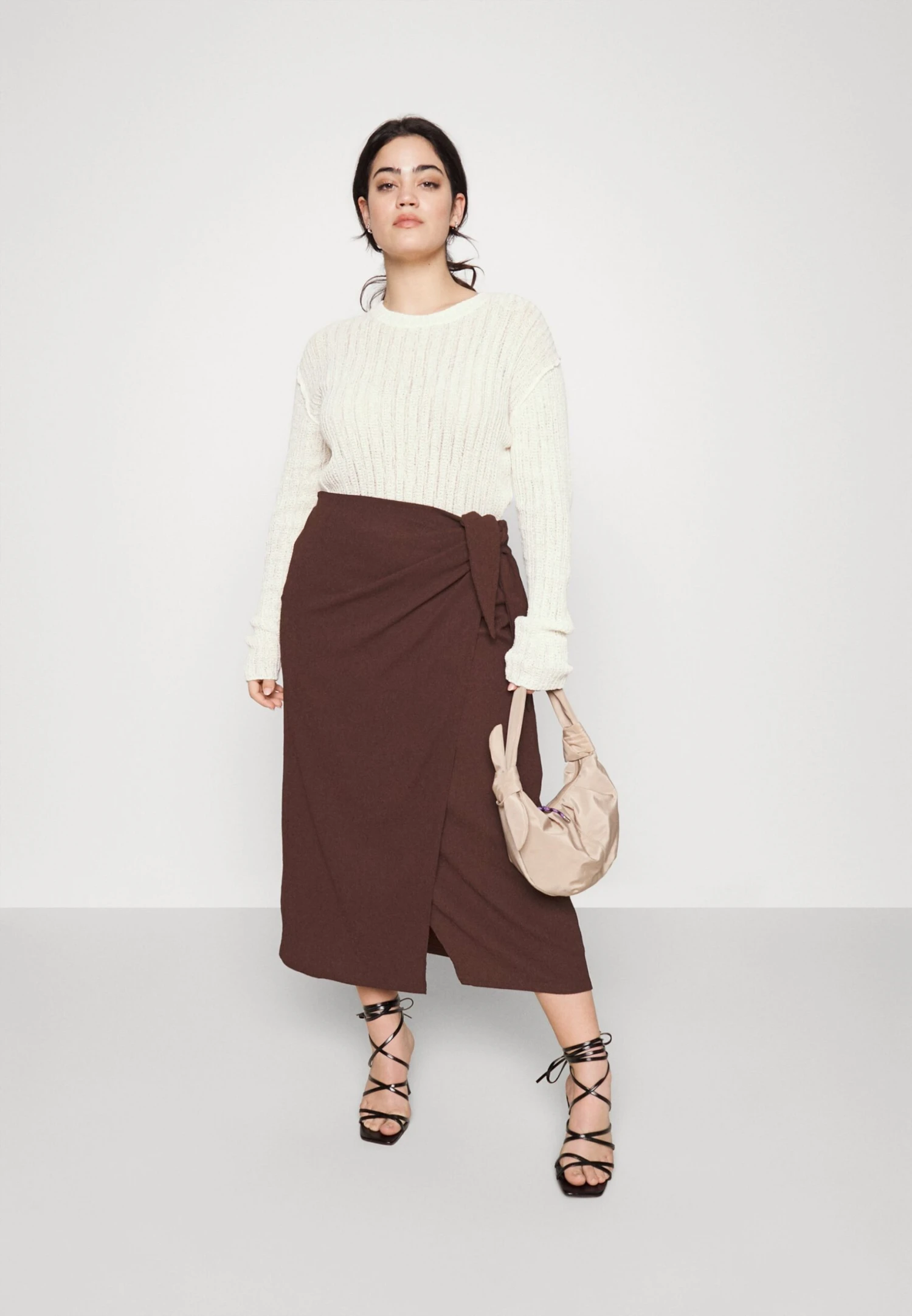 Curvy Textured Sarong Midi Skirt - Falda Cruzada - Brown - Imagen 2