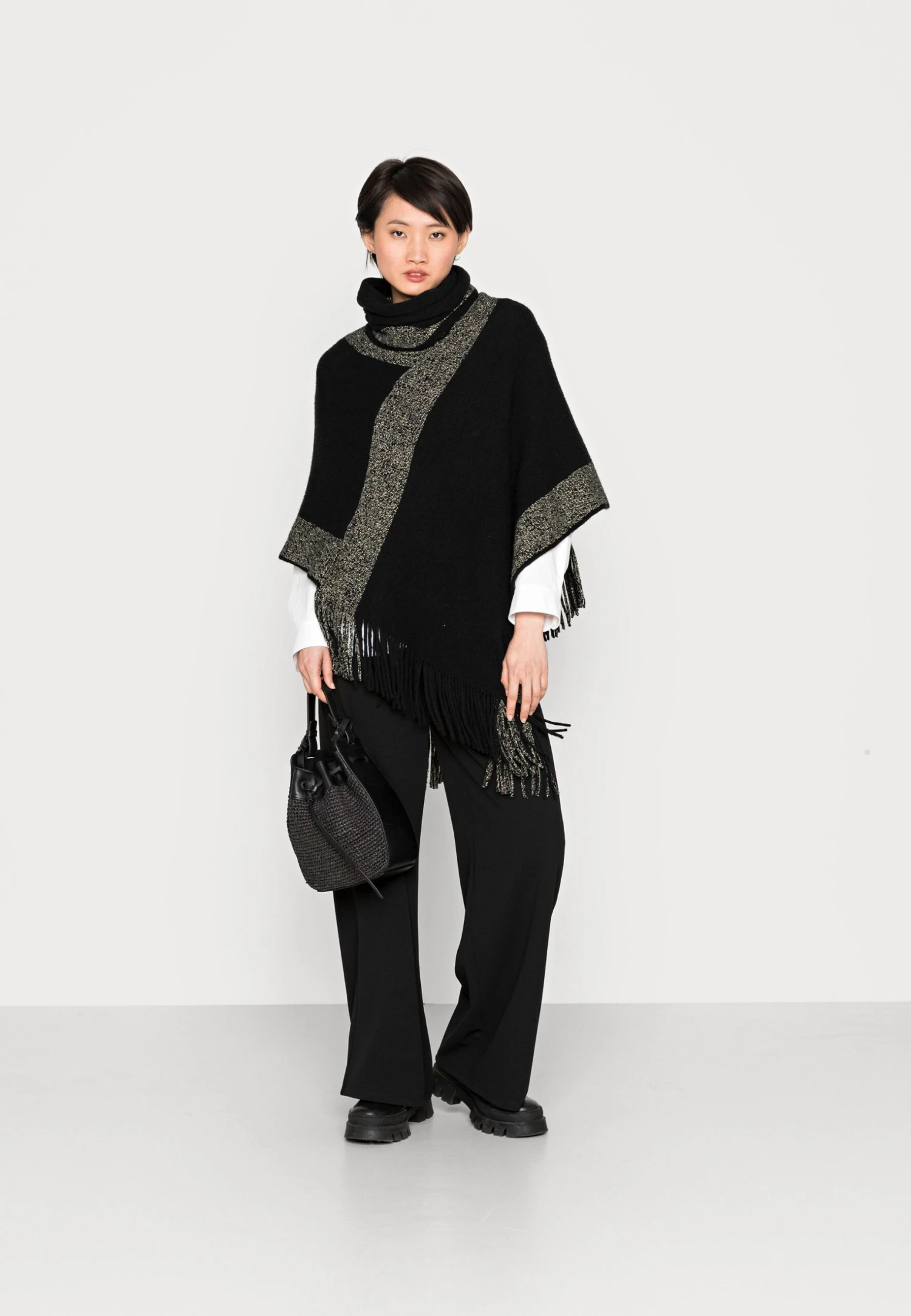 Anna Field Poncho - Black / Gold - Imagen 2